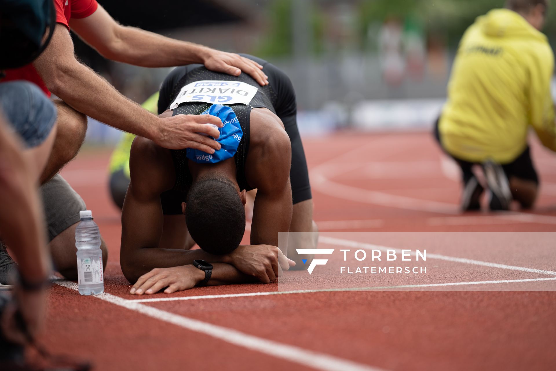 Malik Diakite (Hannover 96) nach dem 400m Lauf am 07.05.2022 beim Stadtwerke Ratingen Mehrkampf-Meeting 2022 in Ratingen